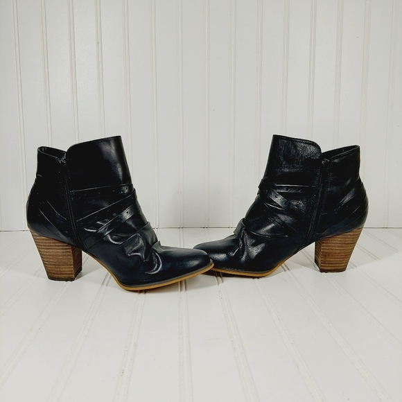 New Bella Vita Leather Strappy Block Heel Ankle Booties B144 - Picture 7 of 11